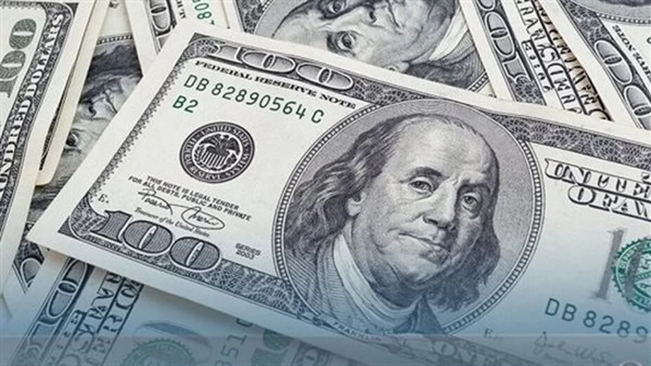 تحركات مفاجئة.. سعر الدولار أمام الجنيه في البنوك المصرية خلال تعاملات الأحد